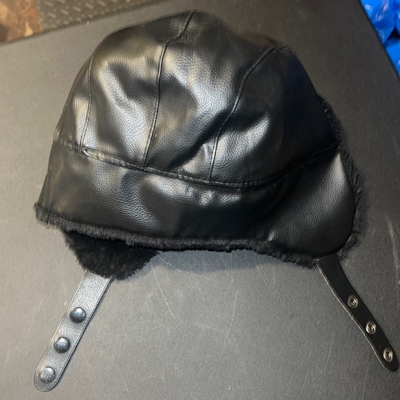 UNISEX WARM VEGAN LEATHER  HAR WITH FAUX FUR. - Picture 5 of 8